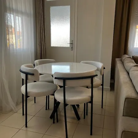 Entire Pool & Great Location In Complex شقة سيدي