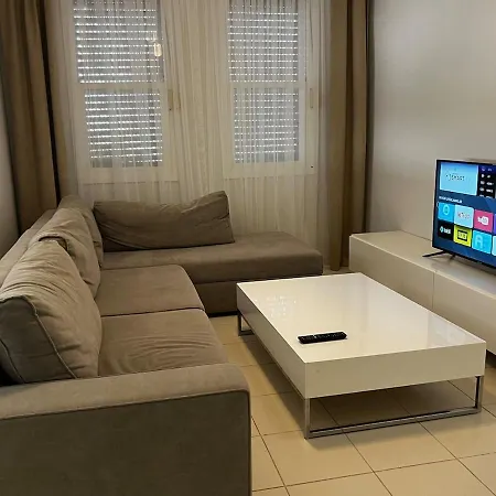 Entire Pool & Great Location In Complex Appartamento Side